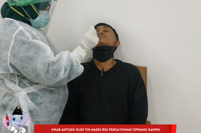 SWAB ANTIGEN OLEH TIM NAKES RSU PENGAYOMAN CIPINANG KANWIL KEMENKUMHAM DKI JAKARTA DI BALAI PEMASYAR