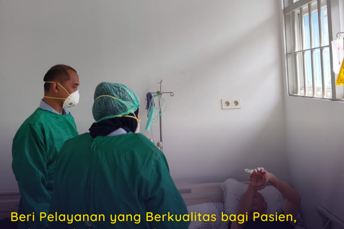 Beri Pelayanan yang Berkualitas bagi Pasien, Dokter Lakukan Visit ke Pasien Rawat Inap RSU Pengayoma