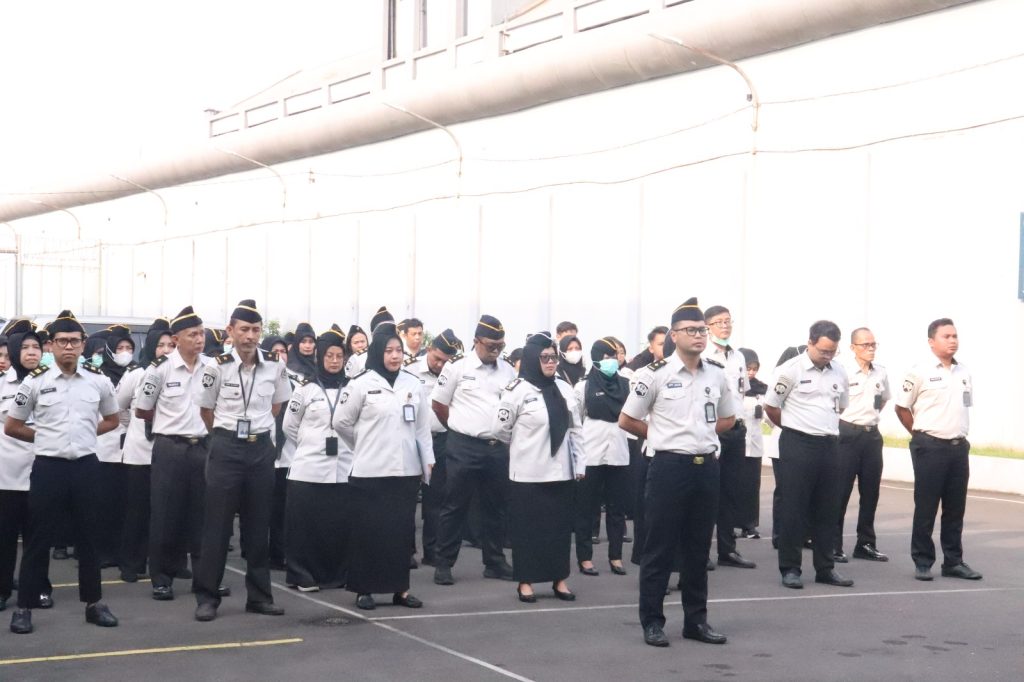 Apel Pagi Dirangkaikan dengan Penyematan Pangkat Pegawai di RSU Pemasyarakatan Jakarta